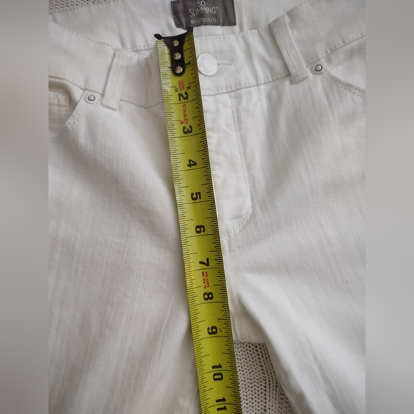 Chico's So Slimming Straight Legged White Jeans with Stretch Sz. 2 - Picture 5 of 7
